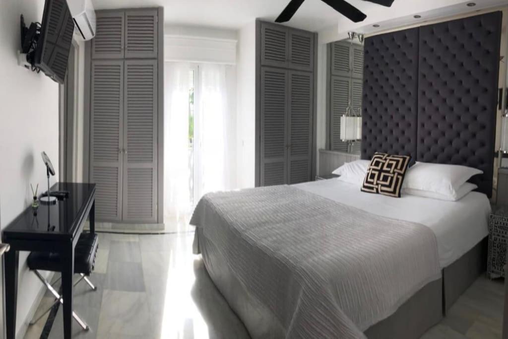 Villa Luxe, Puerto Banus, Marbella エステポナ エクステリア 写真