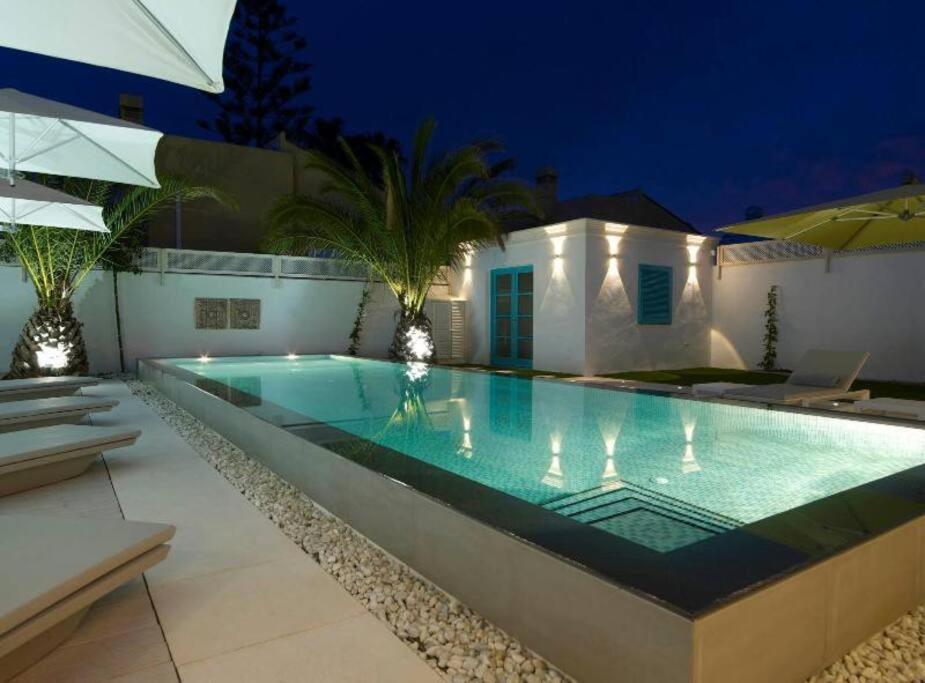 Villa Luxe, Puerto Banus, Marbella エステポナ エクステリア 写真